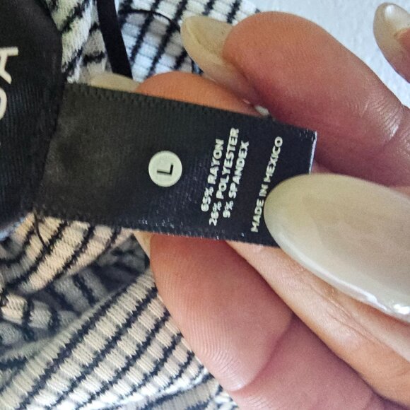 Aqua Women's Black White Striped Roughing Front long Sleeved Top size Large - Picture 8 of 13